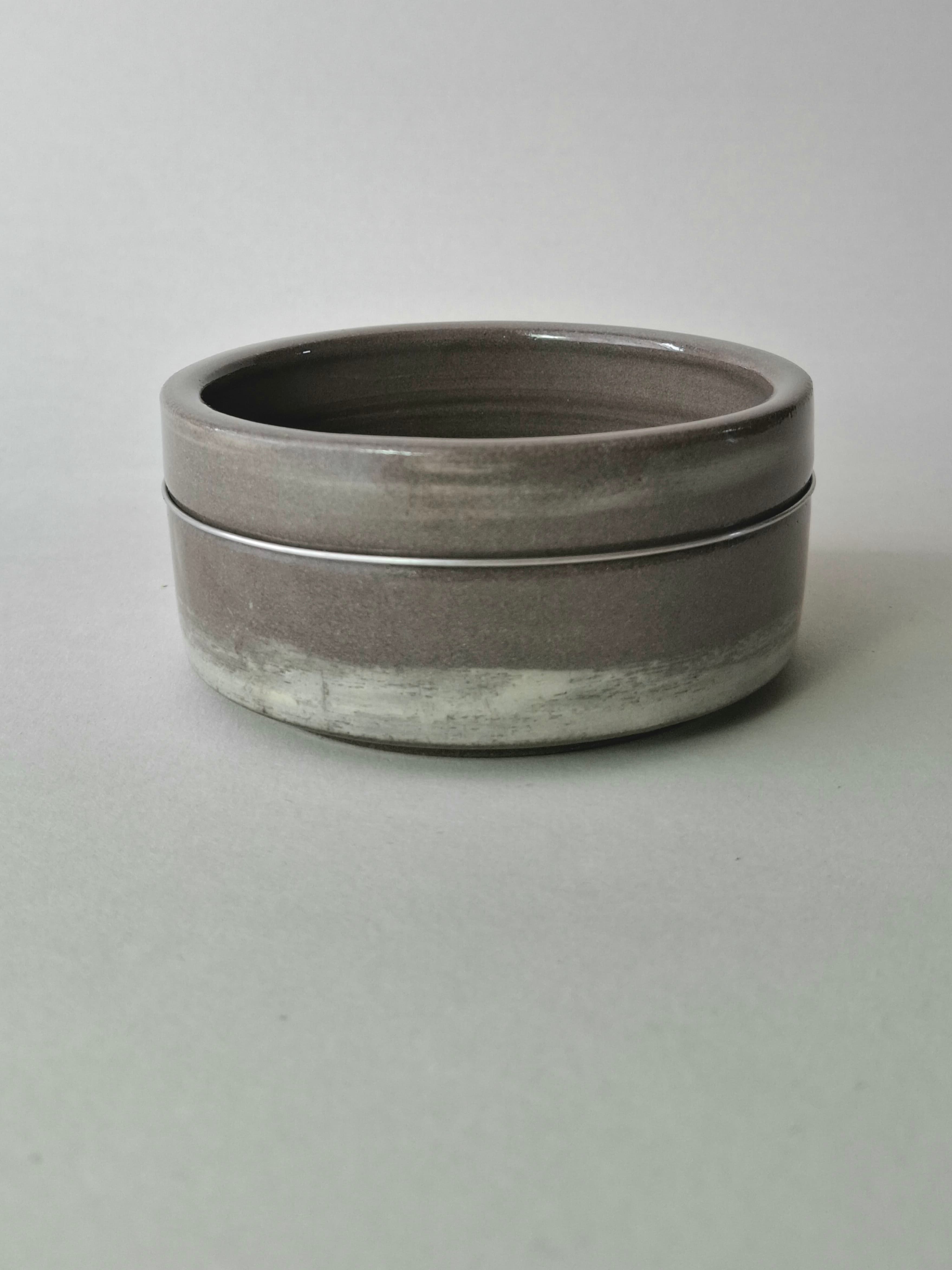 MI-003 Mire Bowl - White Slip Accent